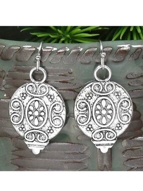 ⭐️ 5 for $25 Vintage Style Silver Tone Hoop Earrings